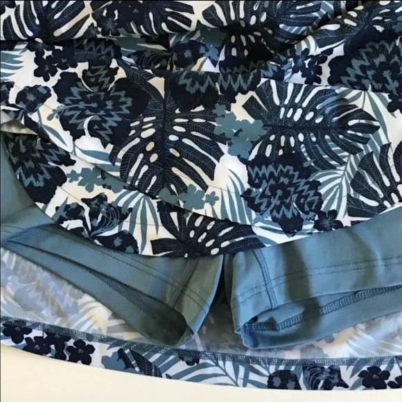 Plus size Hawaiian print skort - Picture 5 of 7